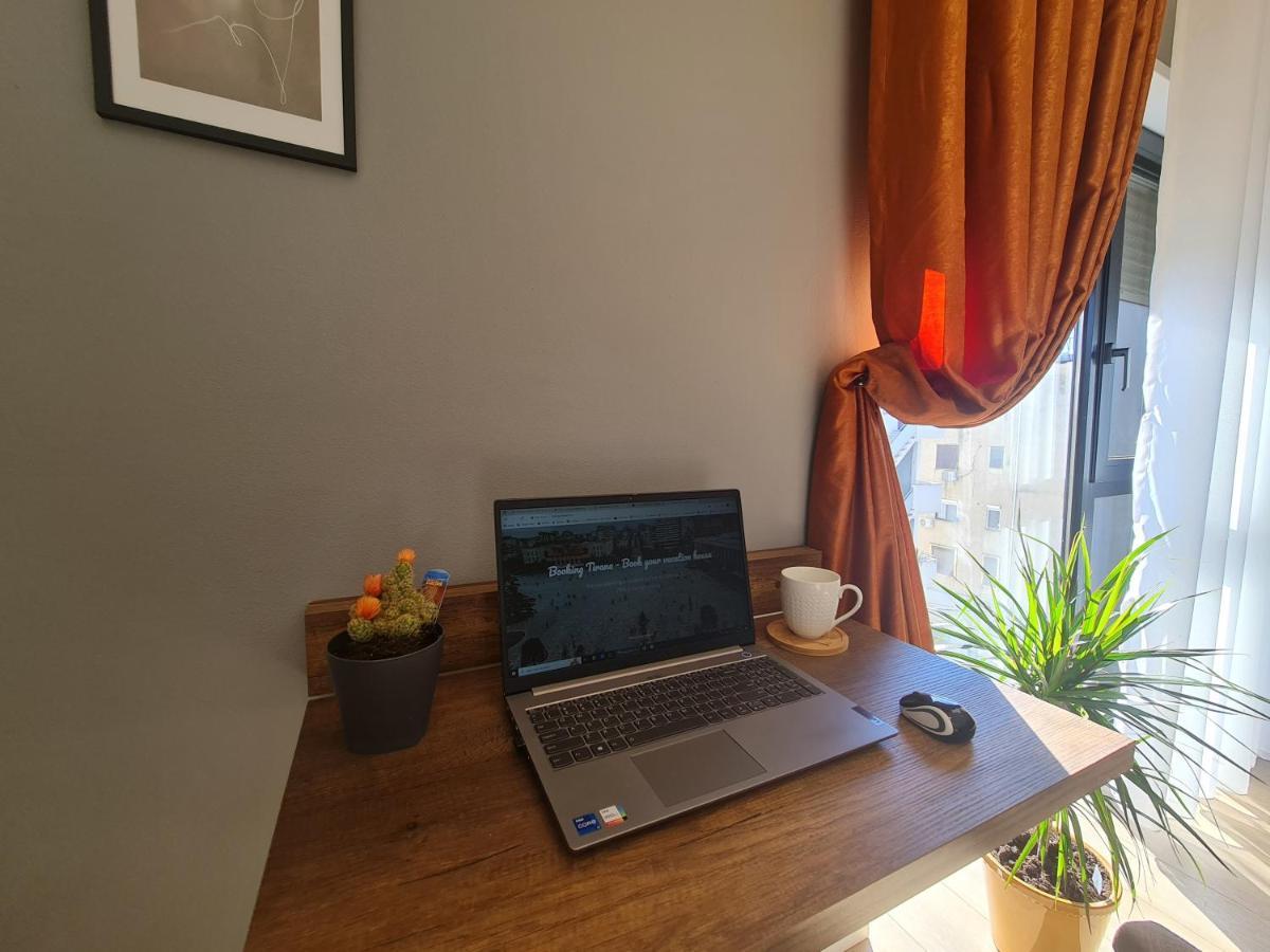 Sunny Apartment - Blloku Tirana, Near Lake Zewnętrze zdjęcie
