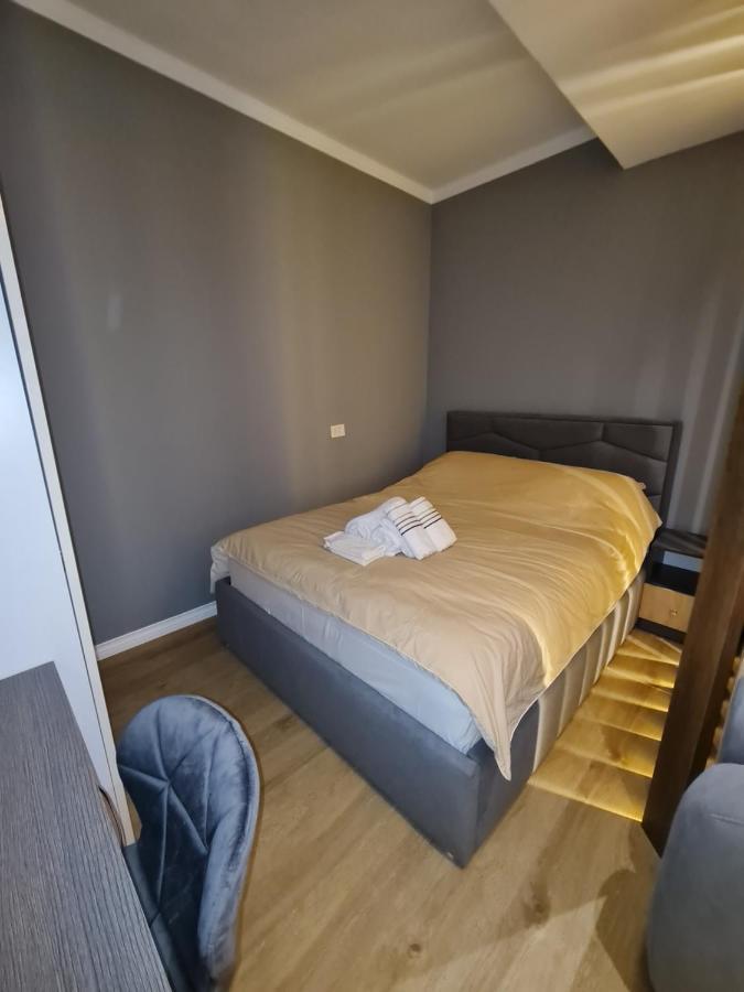 Sunny Apartment - Blloku Tirana, Near Lake Zewnętrze zdjęcie