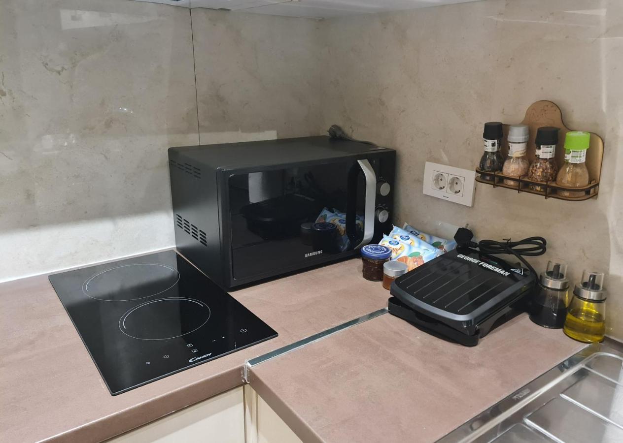 Sunny Apartment - Blloku Tirana, Near Lake Zewnętrze zdjęcie