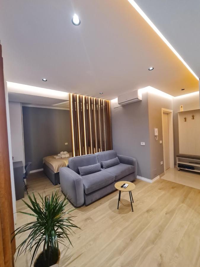 Sunny Apartment - Blloku Tirana, Near Lake Zewnętrze zdjęcie