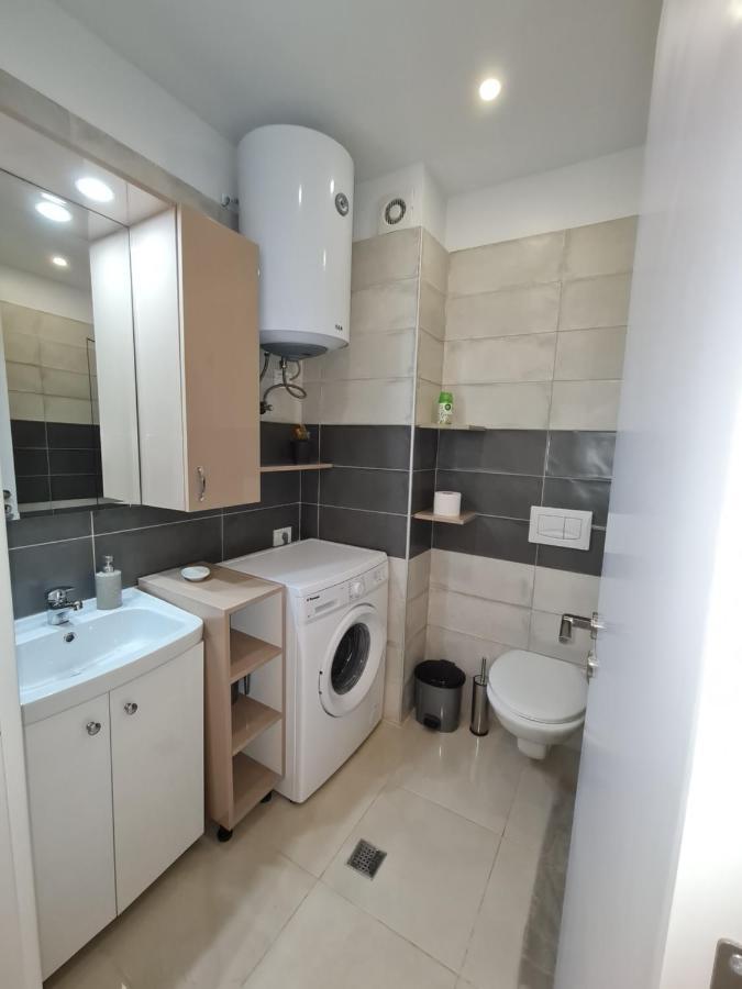 Sunny Apartment - Blloku Tirana, Near Lake Zewnętrze zdjęcie